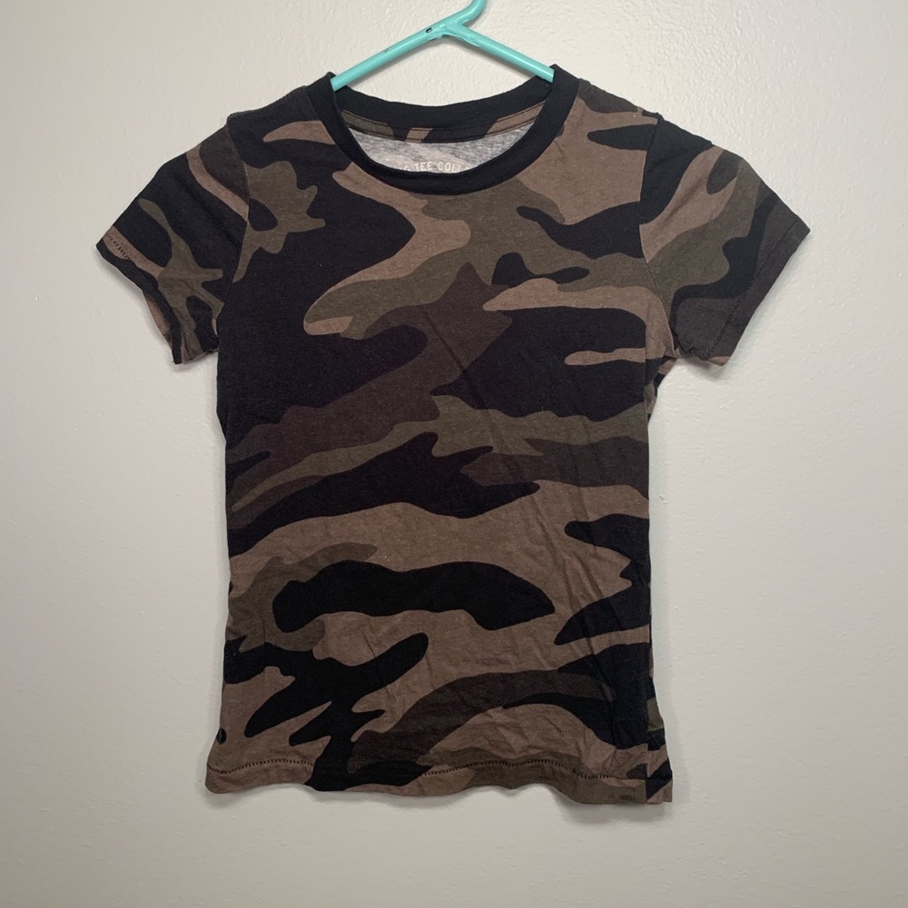 Camouflage green tshirt.